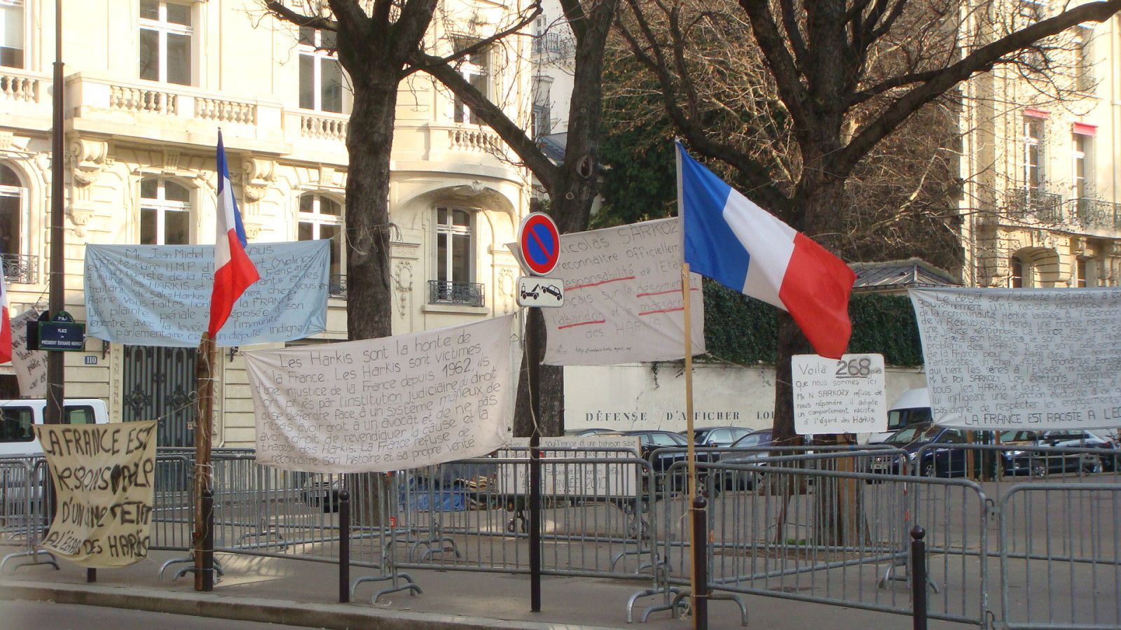 A Paris, au Ministère de l'Éducation nationale, Fiona (TL) et Juliette (1L) reçoivent au nom de tous les lycéens d'i-voix le PREMIER PRIX ETWINNING 2009 CATÉGORIE LYCEES.