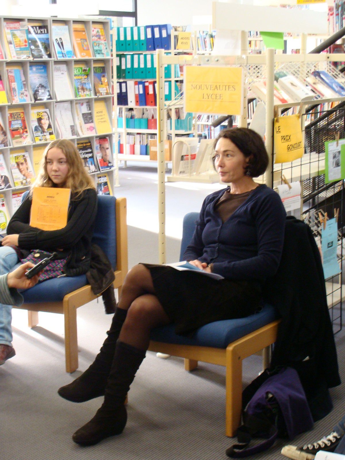 Le 10 décembre 2009, au CDI du lycée de l'Iroise, les lycéens d'i-voix ont rencontré Oscarine Bosquet, auteur du recueil "Participe présent".