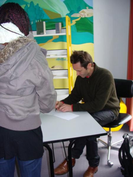 Le 11-12-08, à la médiathèque Saint-Marc à Brest, les Premières L de l'Iroise rencontrent le poète Renaud Ego, auteur du recueil "La réalité n'a rien à voir".
