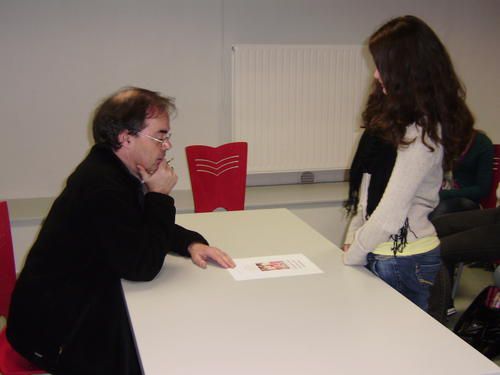 Janvier 2009, au lycée de l'Iroise, rencontre entre les lycéens d'i-voix et le poète Yvon Le Men, auteur du recueil "Chambres d'écho".