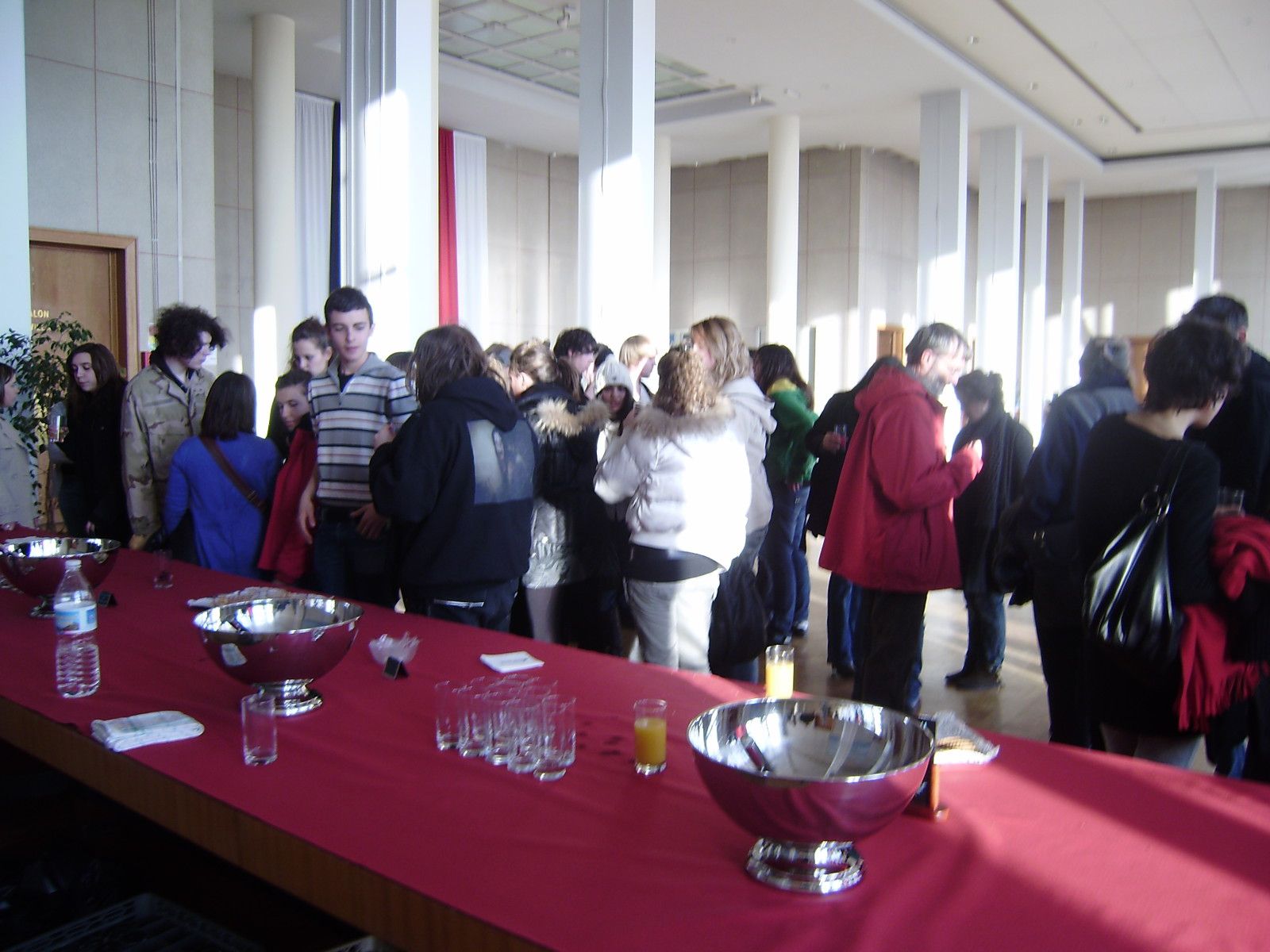 Du 1er au 6 mars 2010, 12 lycéens du Liceo Cecioni à Livourne ont séjourné au Lycée de l'Iroise à Brest, consolidé les liens avec les partenaires brestoois d'i-voix, participé à des cours et des ateliers d'écriture, visité Brest et la Bret