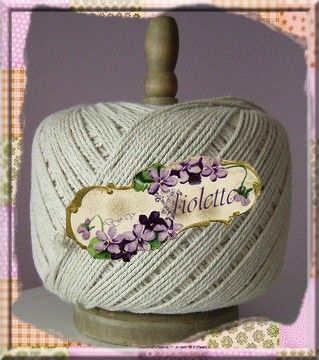 bobine-de-coton-violette.jpg