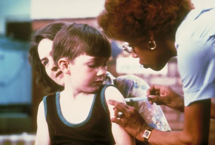 Séance de vaccination: qui aura plus peur que cet enfant ? Source Wikipédia / USA Fédéral