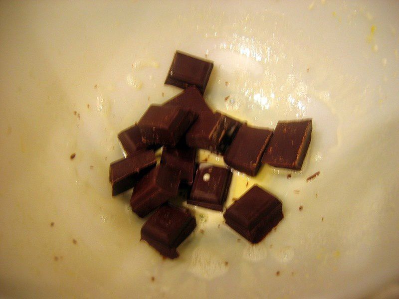 Couper le chocolat en carrés