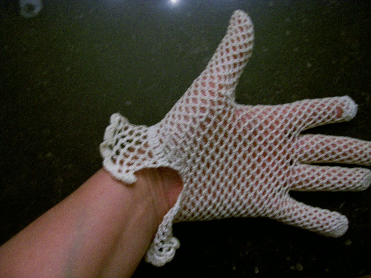 Les gants en dentelle de crochet pour cérémonie - libelluledunord