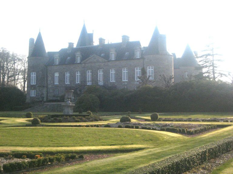 6 Château de Kergrist - côté jardin à la française