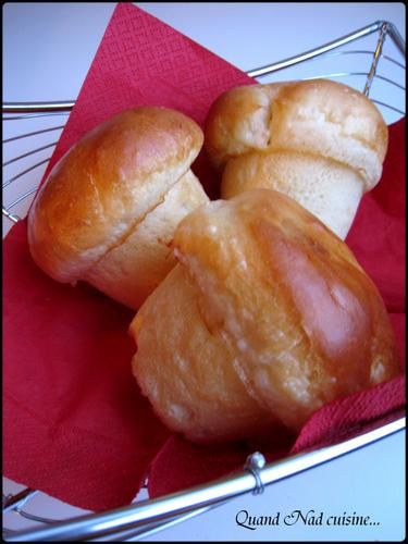 Briochettes au yaourt et aux pépites de chocolat blanc aux fraises