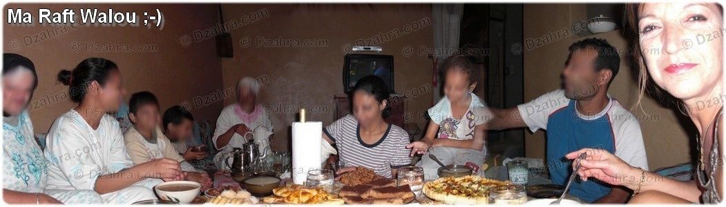 Toute la famille de Mustapha autour du ftor Toute la famille de Mustapha autour du ftor