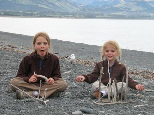 moi et ma soeur qui essaye de faire maori Lena et Mailis
