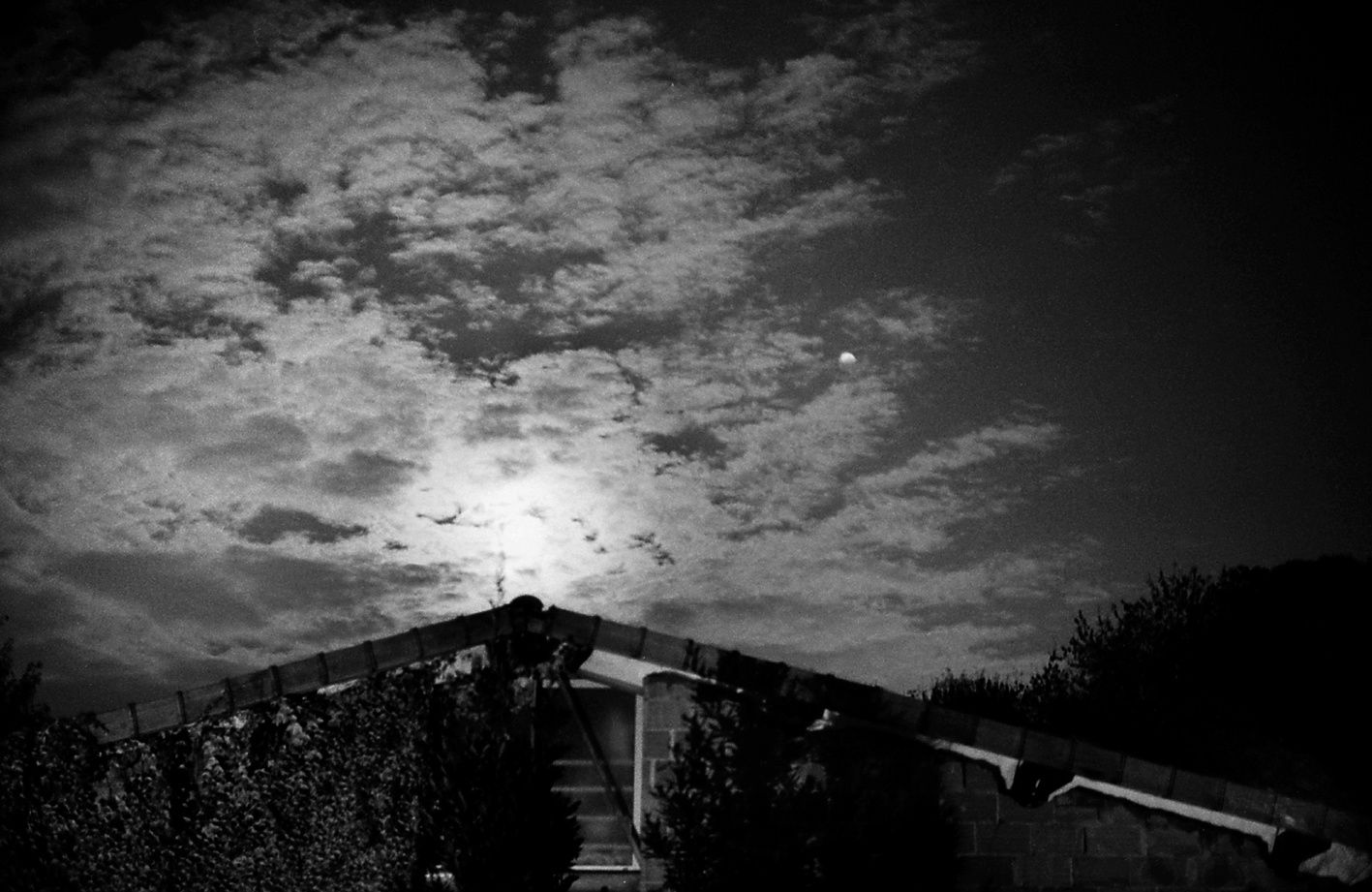 22be - la lune sur le toit - (e72)
