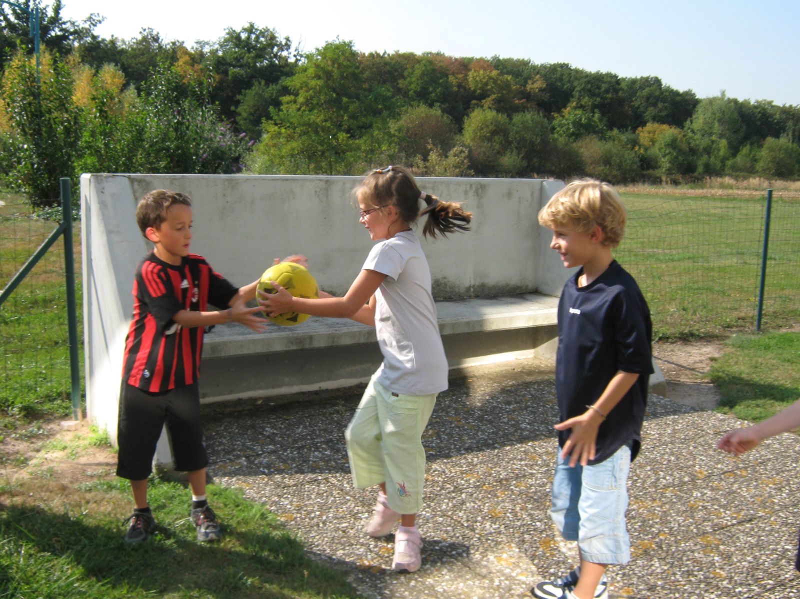 Sport le jeu de la "Bombe" Le blog de Ecole Jean Hans Arp