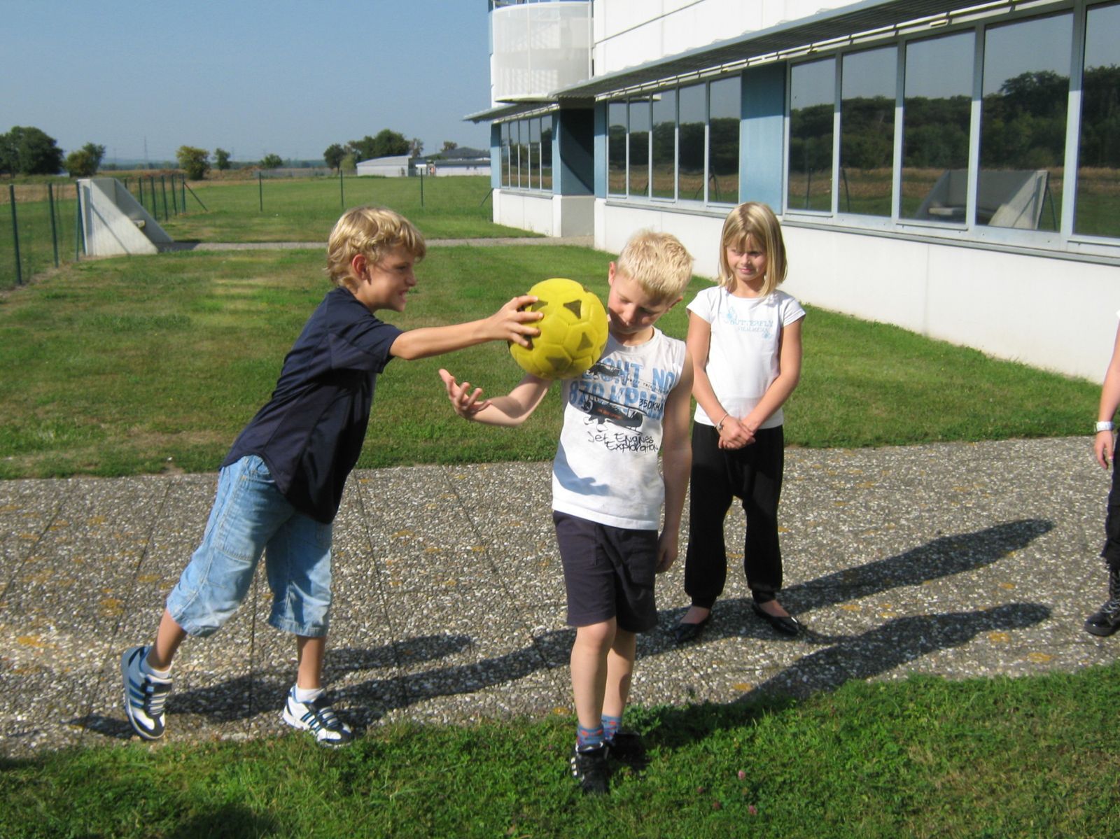 Sport le jeu de la "Bombe" Le blog de Ecole Jean Hans Arp