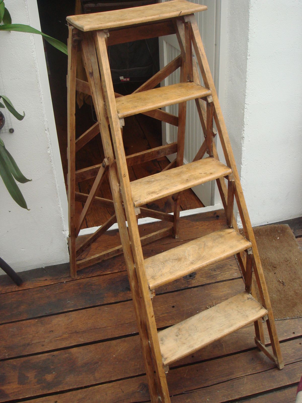 Escabeau Bois Ancien : Escabeau en bois – Made in chiner Escabeau Bois Ancien : Escabeau en bois – Made in chiner