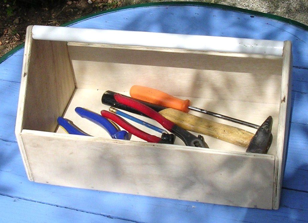 Fabrication d'une boîte à outils en bois.. - Le serviettage de Nafeuse