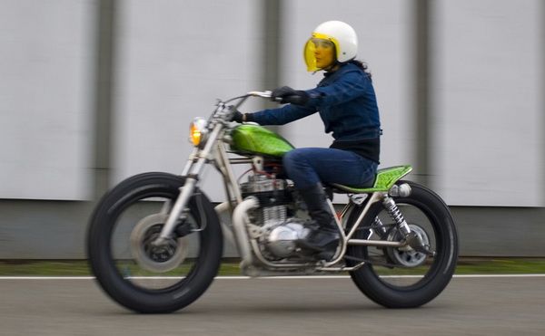 Girls on Bikes - biker babe in action girls_on_bikes_0464.jpg