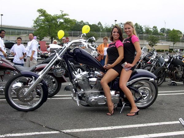 Girls on Bikes - harley girls in show girls_on_bikes_0497.jpg