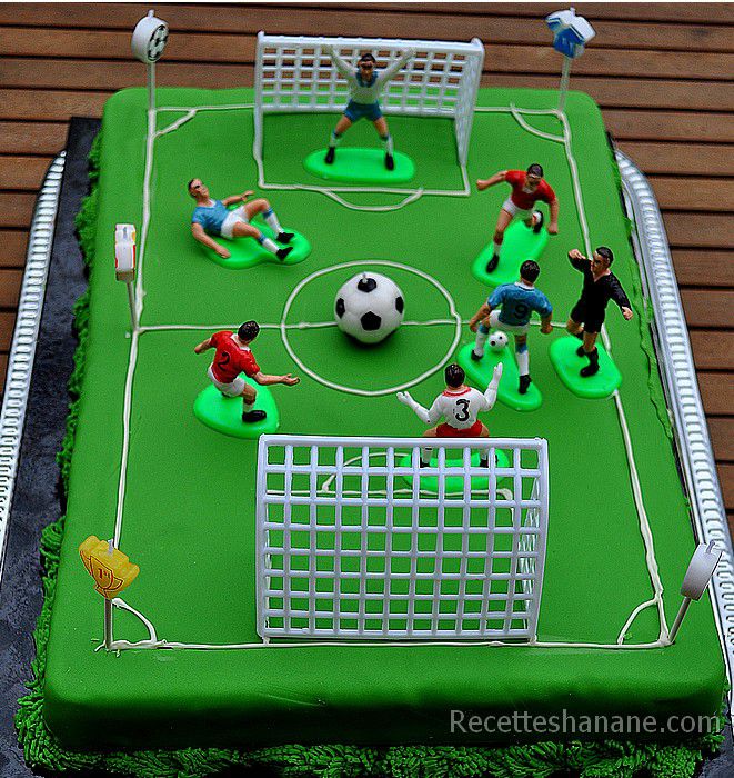 Gâteau d'anniversaire Terrain de foot Dessert Anniversaire  - gateau d anniversaire terrain de foot