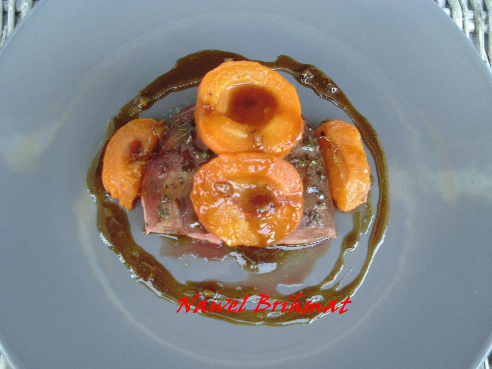 Magret de canard aux abricots, miel, pignons de pin et gingembre - Jeux  d'épices &amp; saveurs variées