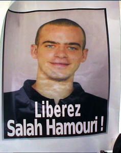 Portrait de Salah hamouri accroché à l'occason de la fête de l'Humanité 2008