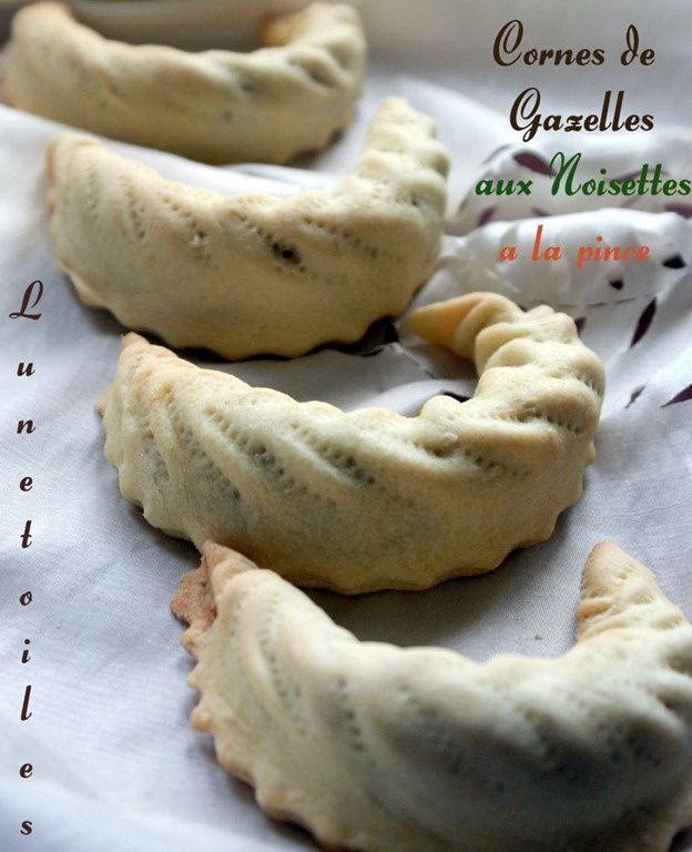 Corne de gazelle / gateau pour l'aid 2013 - Amour de cuisine gateau algerien cornes de gazelle aux noisettes 1