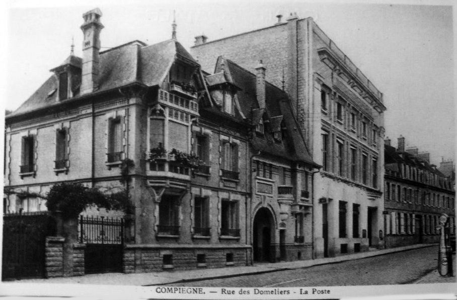 Album - la ville de Compiègne (Oise), la poste, la préfecture, les statues