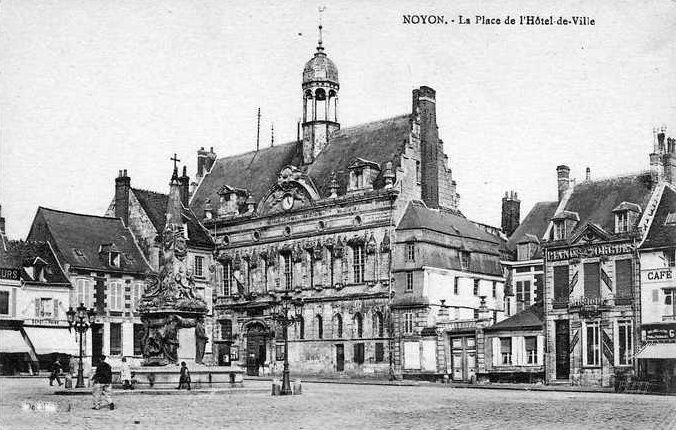 Album - la ville de Noyon (Oise), la place de l'Hôtel de Ville