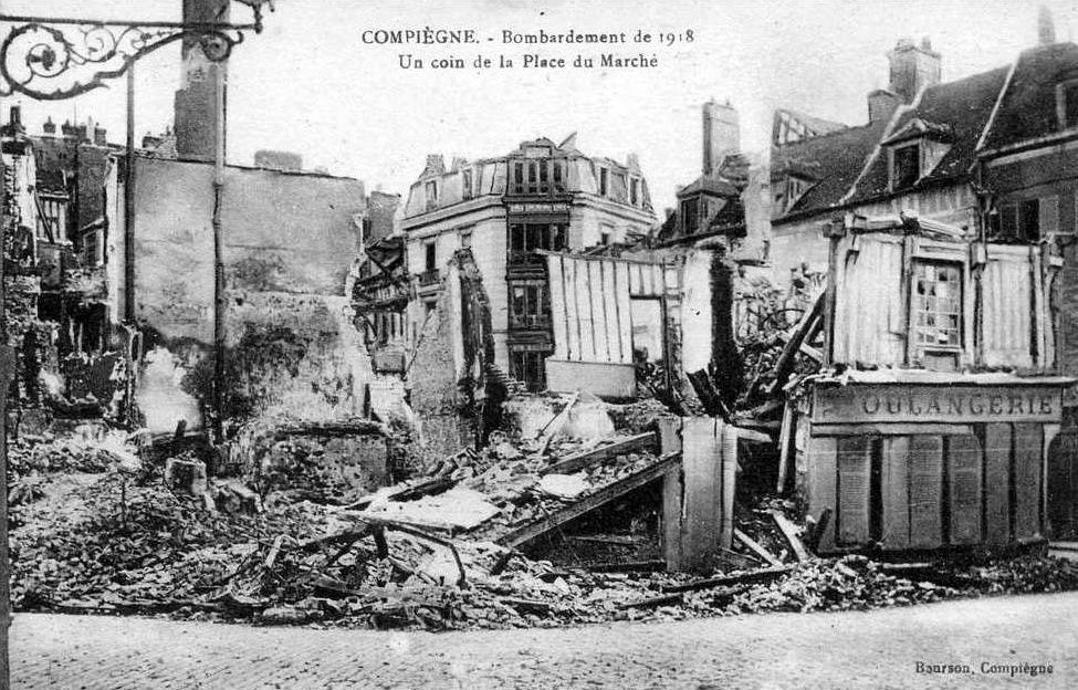 Album - la ville de Compiegne (Oise), les destuctions des Guerres, les places