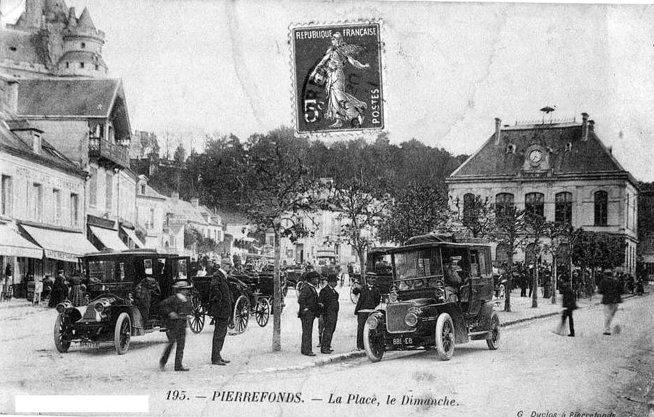 Album - le village de Pierrefonds (Oise), la gare, les places, l'église