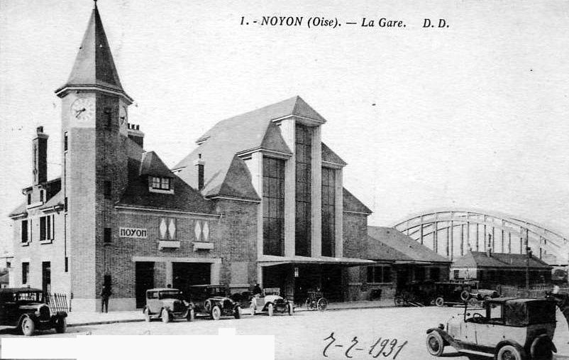 Album - la ville de Noyon, (Oise), la gare et sa place