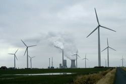 Centrale thermique en allemagne. Source : http://fr.wikipedia.org/wiki/Fichier:Kohlekraftwerk_Mehrum_Windr%C3%A4der.jpg