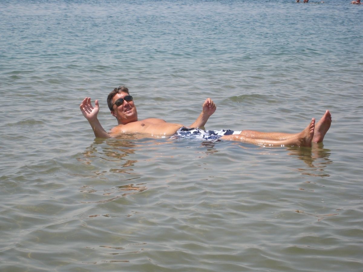 C'est vrai qu'il est facile de flotter dans la Mer Morte