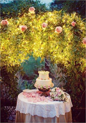 rose_wedding_cake.jpg