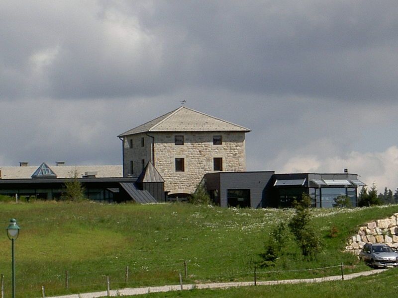 chez_R_gis_Marcon__le_b_timent