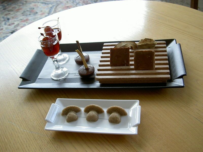 mingardises_servies_avec_le_caf_