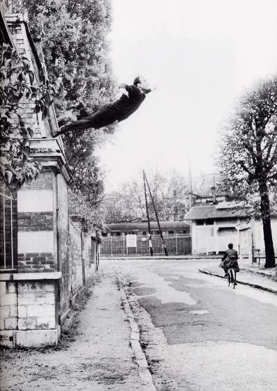 Klein_saut_vide.jpg