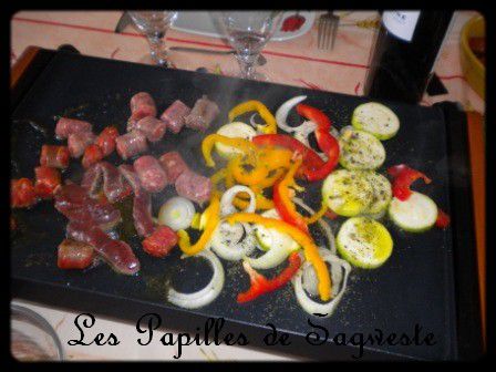 Recette de plancha saucisses de boeuf, merguez, steak et épices - Les  Papilles de Sagweste