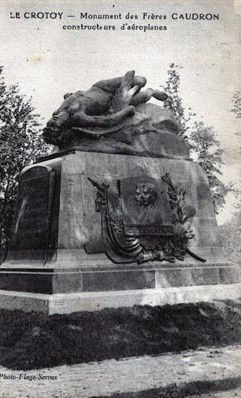 cartes-postales-photos-Monument-des-Freres-Caudron-LE-CROTO