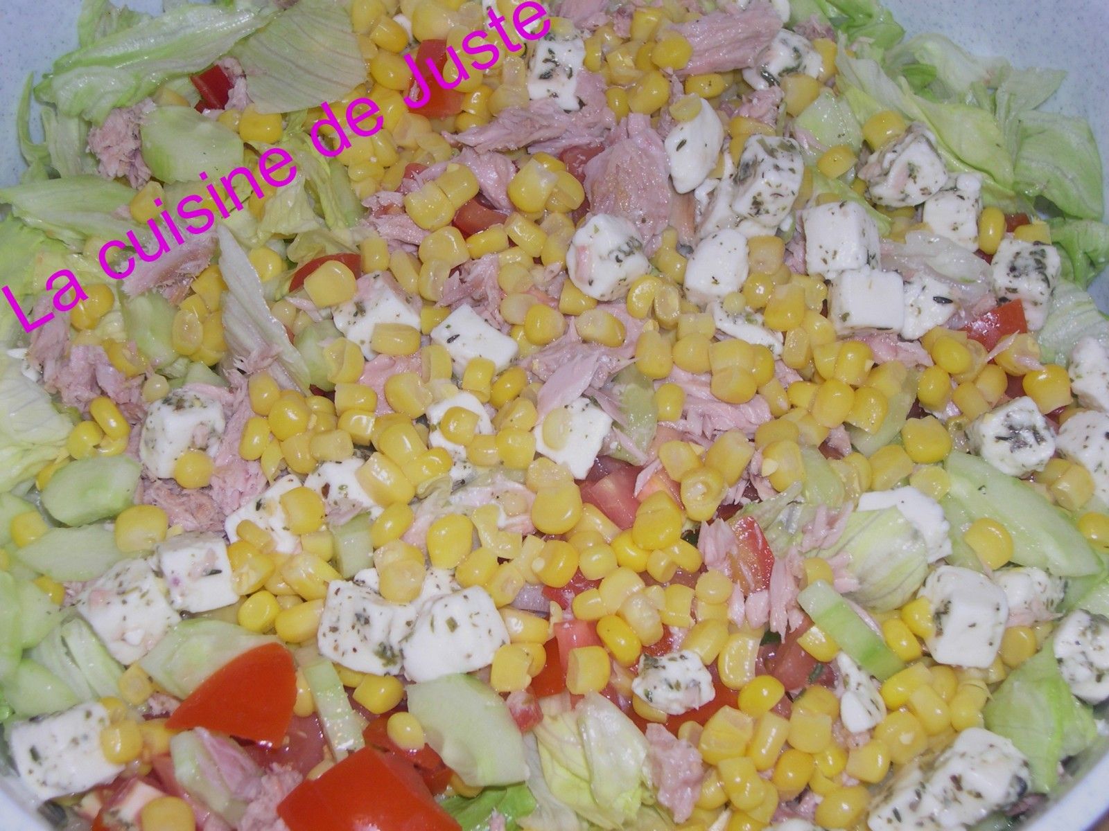 Même quand il ne fait pas très chaud on a envie de manger une petite salade légèresurtout quand les gnomes se sont morfalés des gaufres pour le goûter.