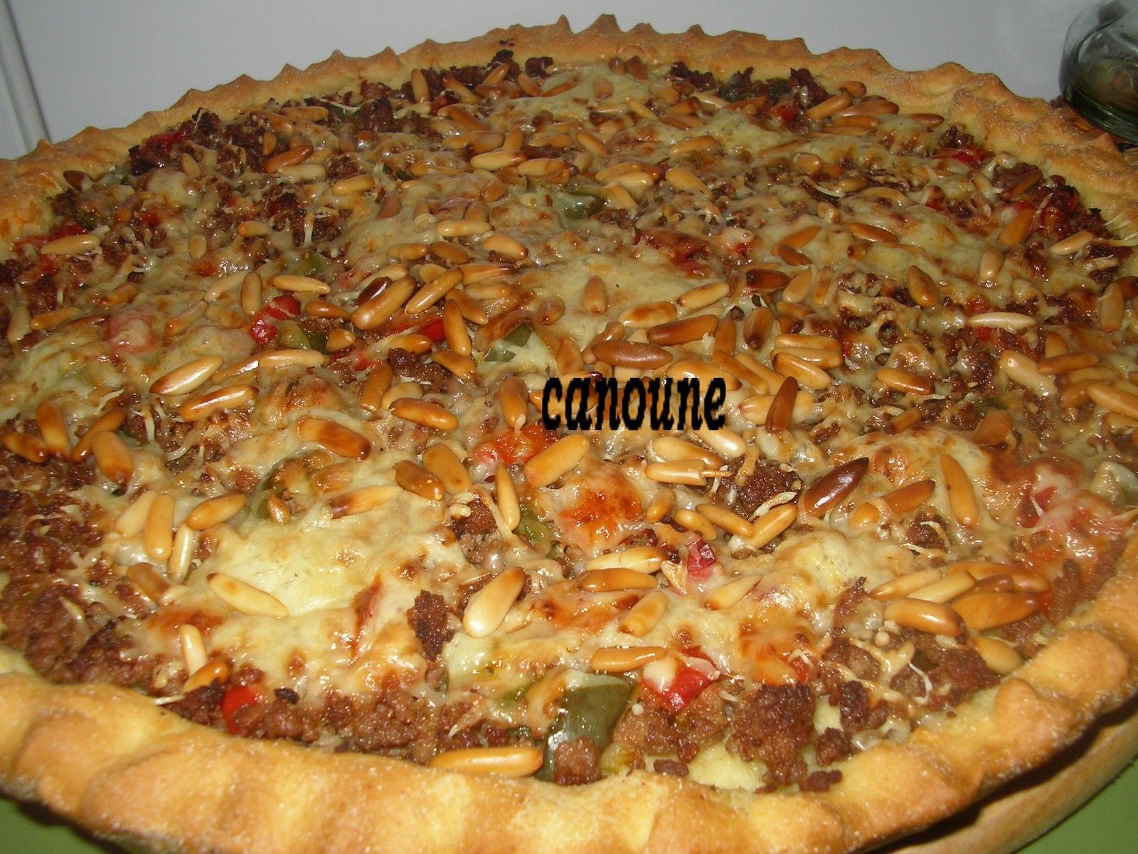 Pizza à la viande hachée et pignon de pin La cuisine de Noufi