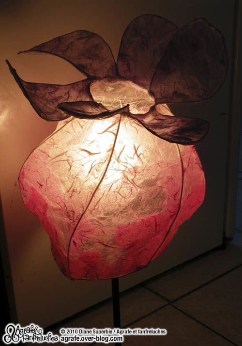 LAMPE DE PAPIER TARABISCOTÉE - Agrafe et fanfreluches