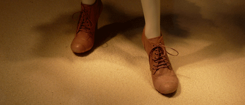 MAC-QUEEN-SHOES.gif