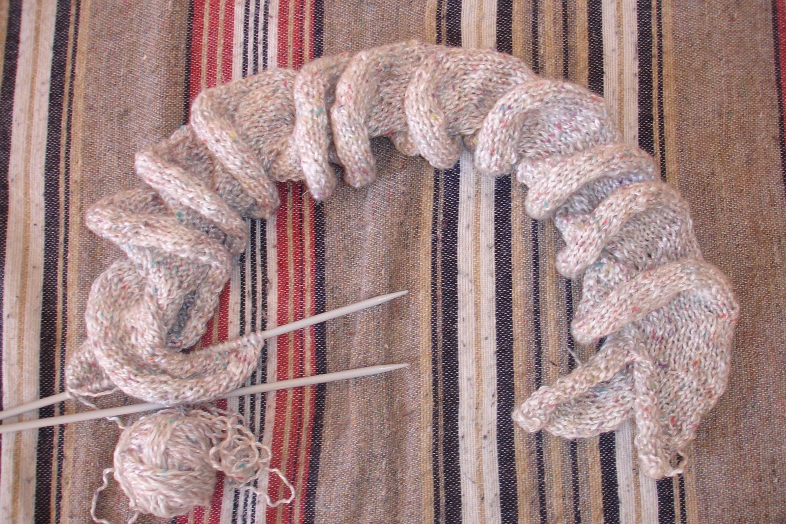 tricoter une echarpe qui tourne