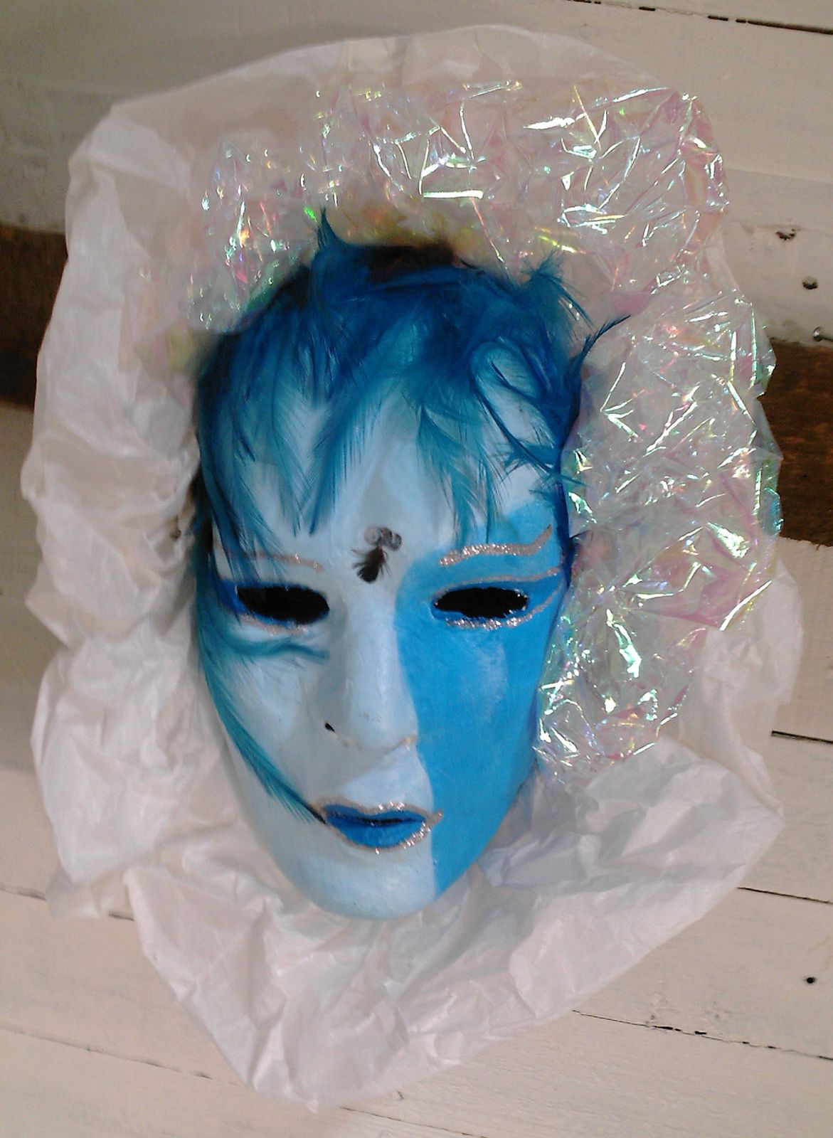 Décoration - masques en bandes platrées Bleu et Fleur - F. Claire - L' F  est Claire Claire Frelon artiste peintre à Etel