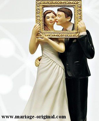 figurine-gateau-mariage-couple-romantique.jpg