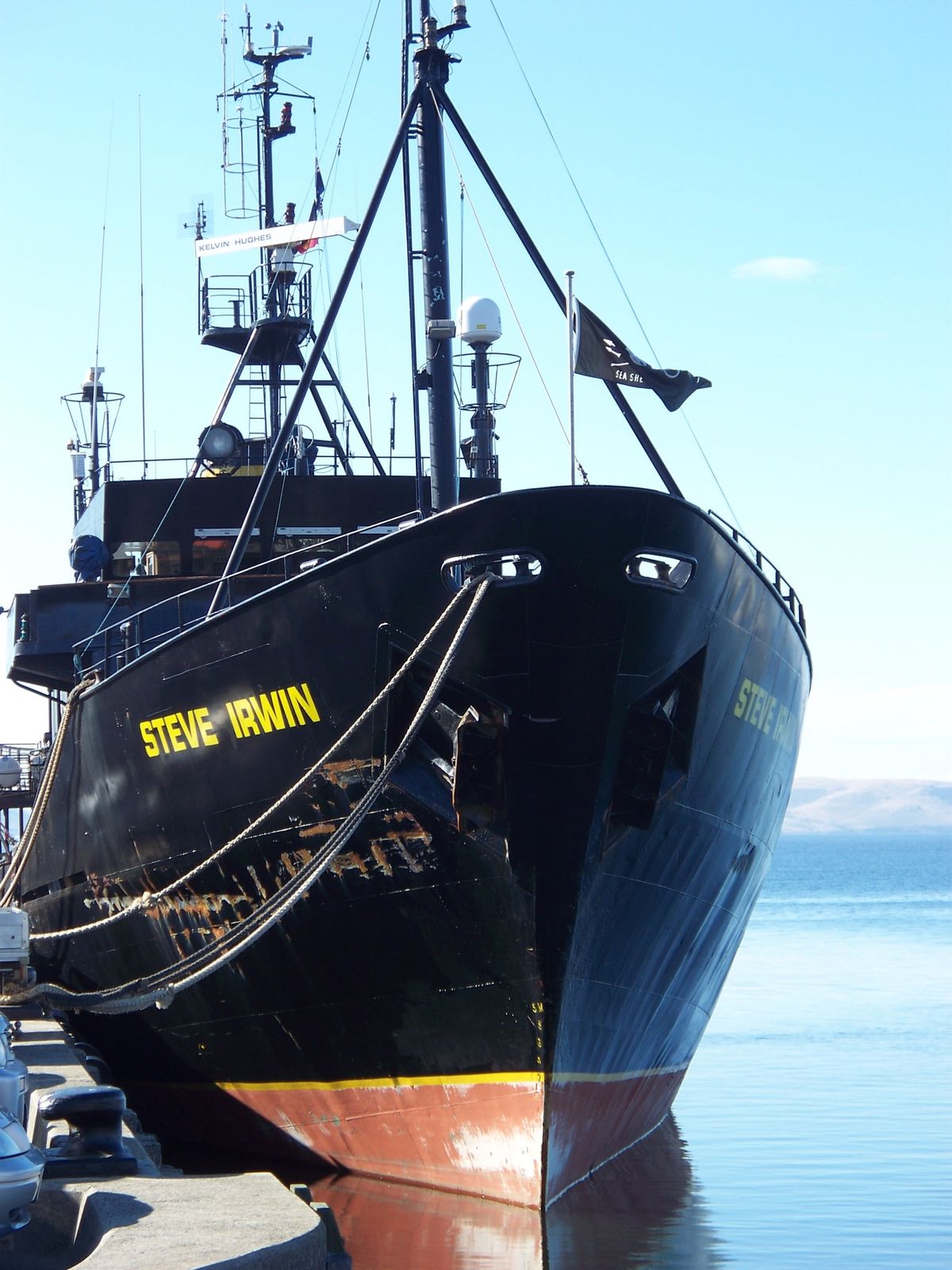 La coque abimée du Sea Shepherd