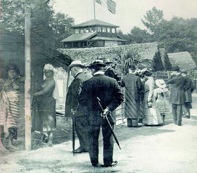 visiteurs-expo-coloniale-1907.jpg