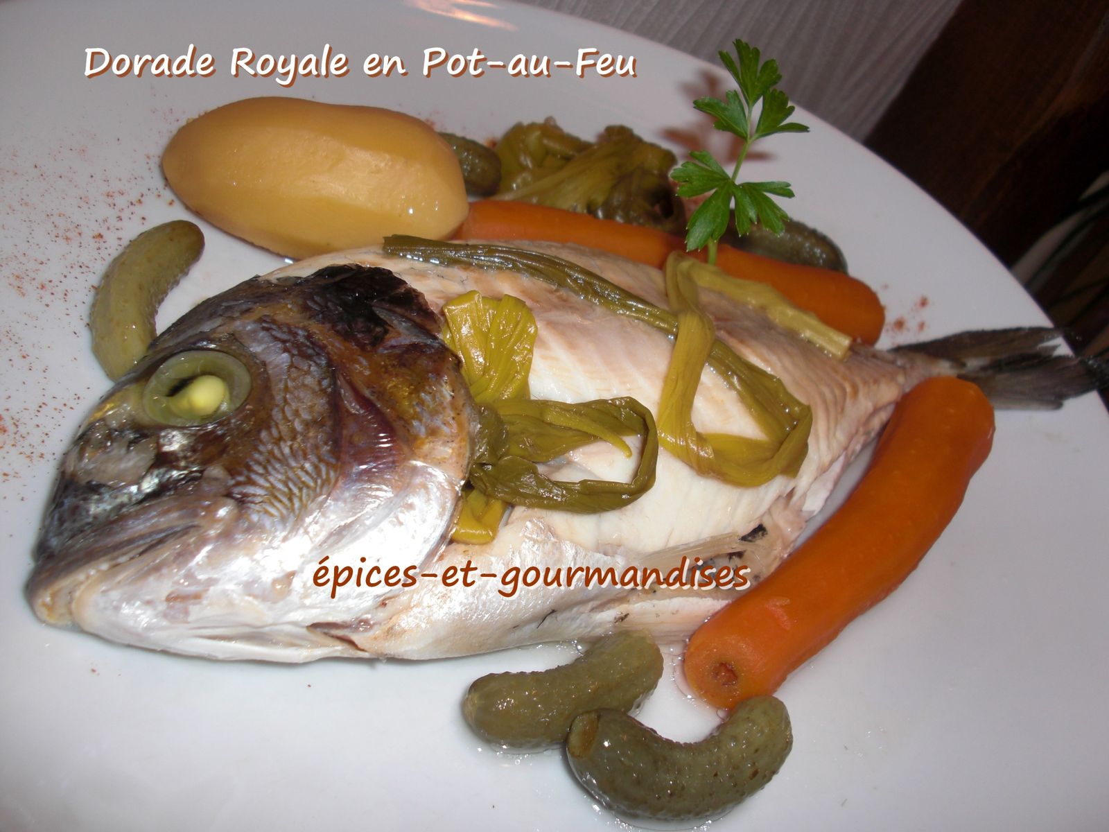 http://idata.over-blog.com/2/74/00/56/octobre-2010/DAURADE-ROYALE-EN-POT-AU-FEU-CIMG4696--2-.jpg