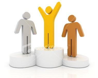 Figurines sur un podium