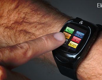 Utilisation tactile de la WatchPhone au poignet