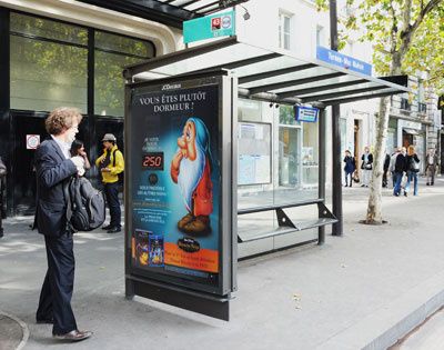Blanche Neige et les 7 nains - Affiche Dormeur - Abribus JCDecaux